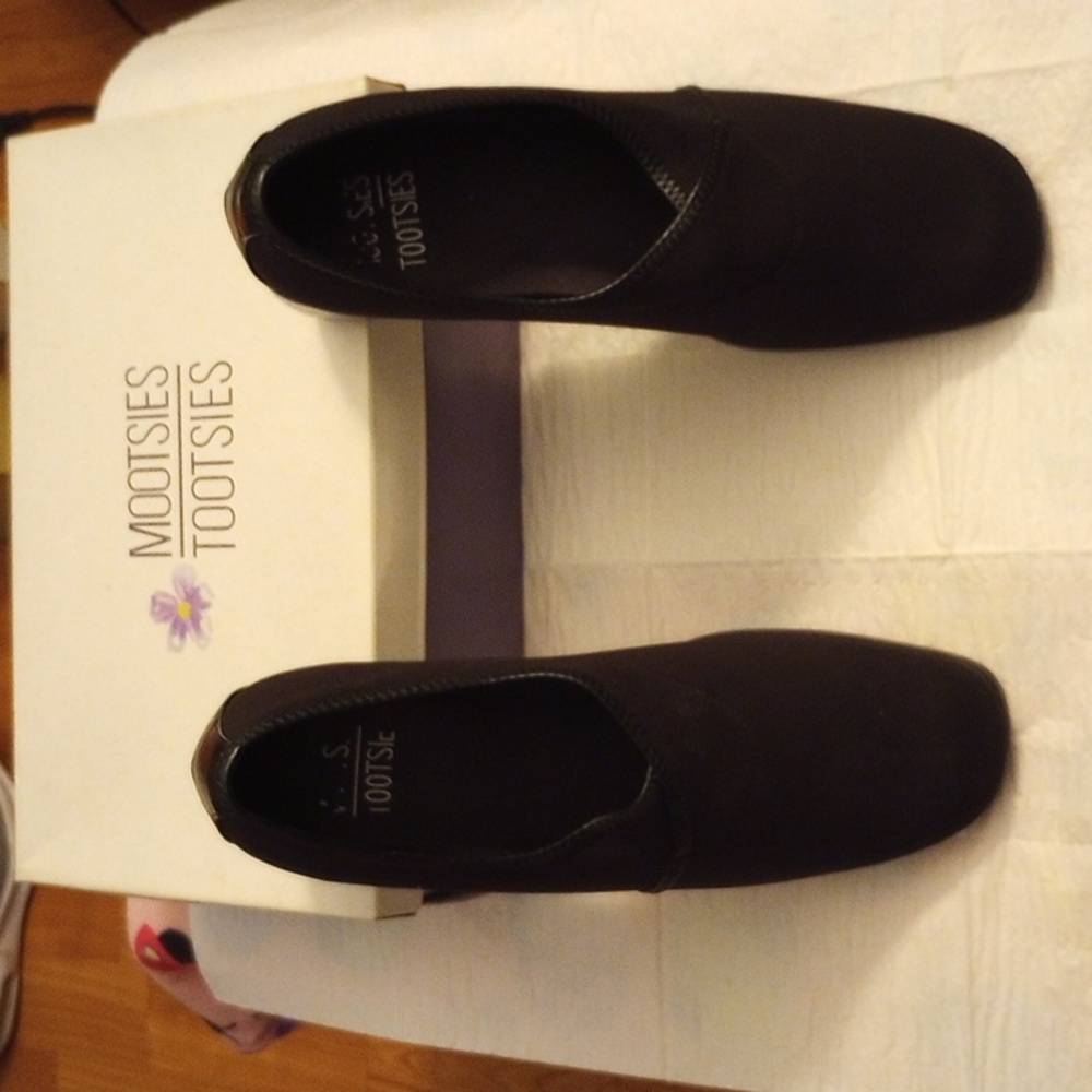 Black pair fabric casual shoe low wide heel